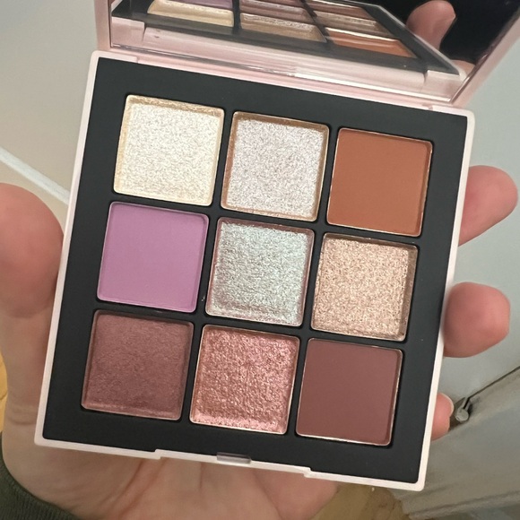 NARS AFTERGLOW TEMPTING EYESHADOW PALETTE - Picture 2 of 10